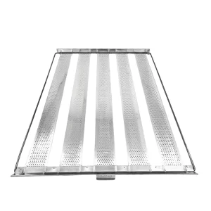 Assadeira Baronesa para Pão de Sal 70cmx58cmx2cm com 5 tiras de Alumínio Perfurado e Contorno de Ferro